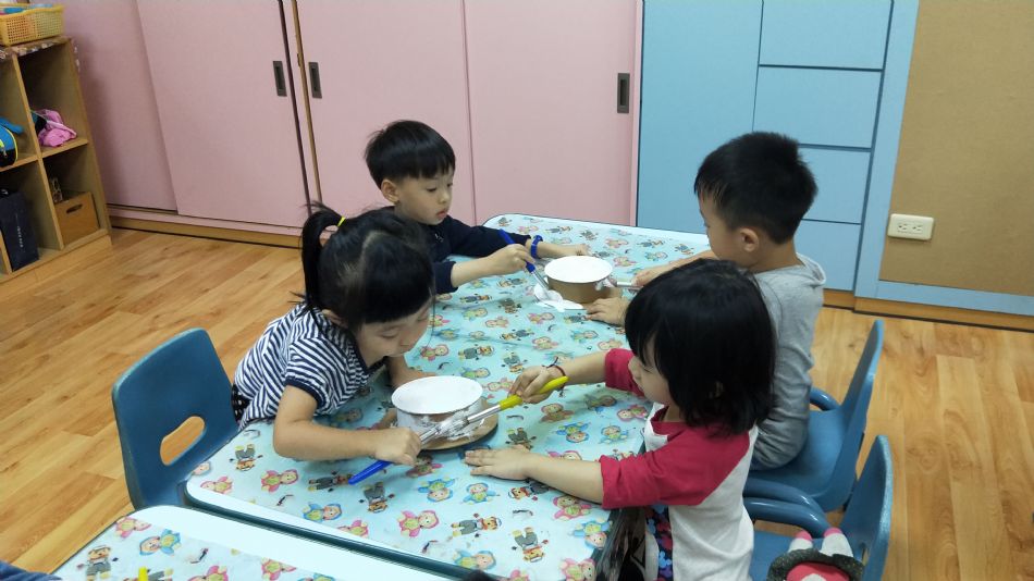 文件 : <FONT COLOR='red'>(108.09.20)美感課【生日快樂】-10.JPG</FONT> <BR> 尺寸 : <FONT COLOR='blue'>950 × 534</FONT> 圖元 <BR> 格式 : <FONT COLOR='green'>jpg</FONT> <BR> 大小 : <FONT COLOR='green'> -- </FONT> KB