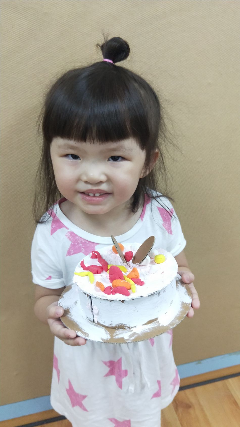 文件 : <FONT COLOR='red'>(108.09.20)美感課【生日快樂】.JPG</FONT> <BR> 尺寸 : <FONT COLOR='blue'>950 × 1689</FONT> 圖元 <BR> 格式 : <FONT COLOR='green'>jpg</FONT> <BR> 大小 : <FONT COLOR='green'> -- </FONT> KB