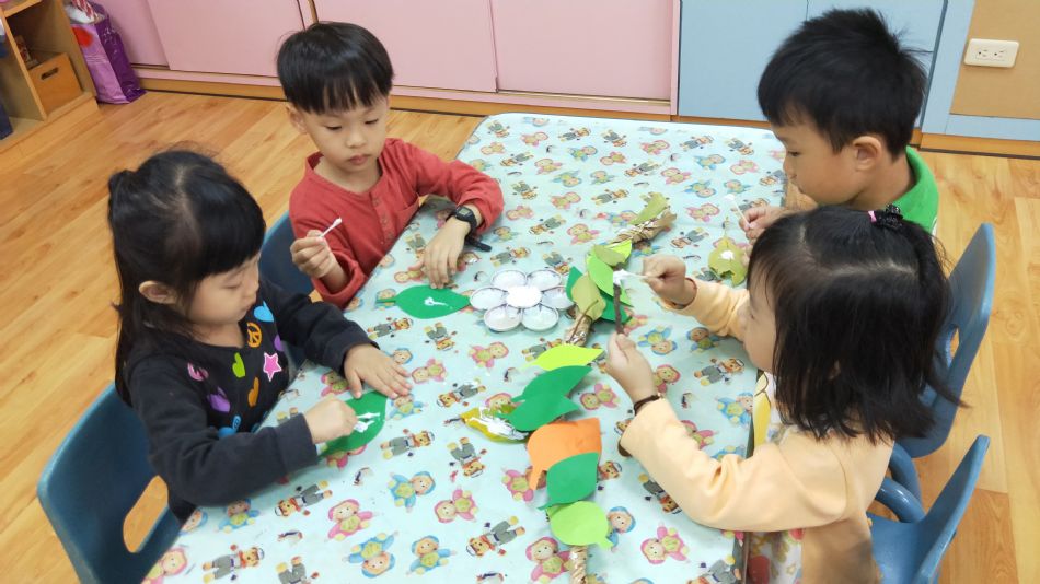 文件 : <FONT COLOR='red'>(108.10.25)美感課-2.JPG</FONT> <BR> 尺寸 : <FONT COLOR='blue'>950 × 534</FONT> 圖元 <BR> 格式 : <FONT COLOR='green'>jpg</FONT> <BR> 大小 : <FONT COLOR='green'> -- </FONT> KB