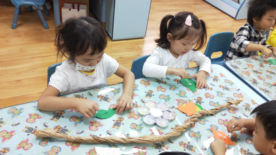 文件 : <FONT COLOR='red'>(108.10.25)美感課-3.JPG</FONT> <BR> 尺寸 : <FONT COLOR='blue'>950 × 534</FONT> 圖元 <BR> 格式 : <FONT COLOR='green'>jpg</FONT> <BR> 大小 : <FONT COLOR='green'> -- </FONT> KB