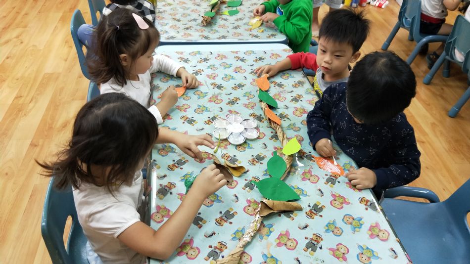 文件 : <FONT COLOR='red'>(108.10.25)美感課-6.JPG</FONT> <BR> 尺寸 : <FONT COLOR='blue'>950 × 534</FONT> 圖元 <BR> 格式 : <FONT COLOR='green'>jpg</FONT> <BR> 大小 : <FONT COLOR='green'> -- </FONT> KB