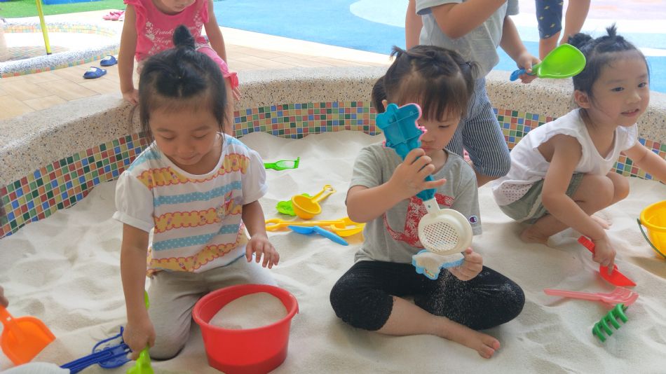 文件 : <FONT COLOR='red'>(109.06.20)第一次玩沙趣-3.JPG</FONT> <BR> 尺寸 : <FONT COLOR='blue'>950 × 534</FONT> 圖元 <BR> 格式 : <FONT COLOR='green'>jpg</FONT> <BR> 大小 : <FONT COLOR='green'> -- </FONT> KB