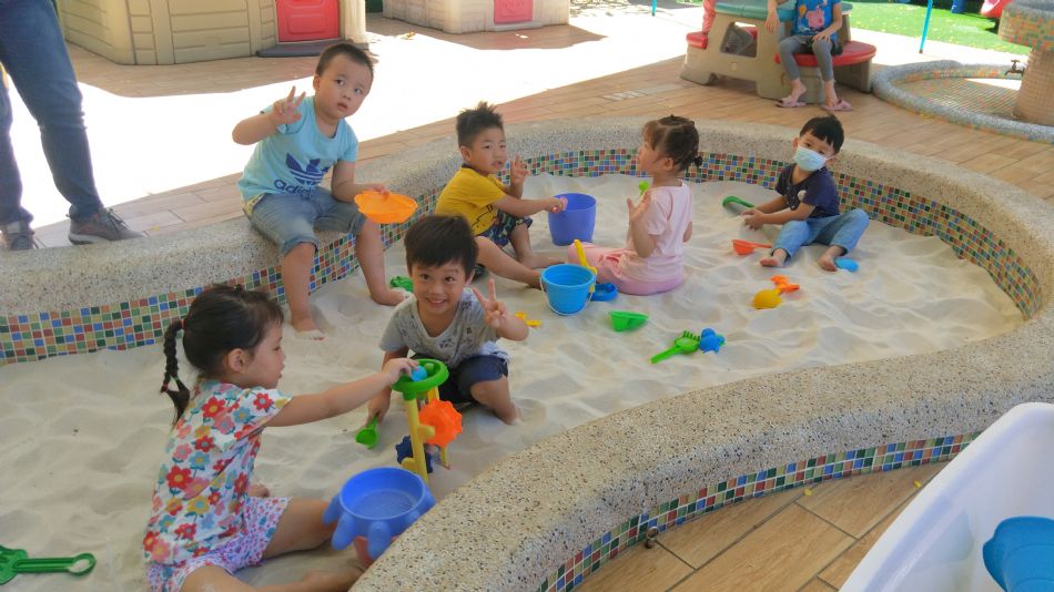 文件 : <FONT COLOR='red'>(109.06.22)玩沙趣-1.JPG</FONT> <BR> 尺寸 : <FONT COLOR='blue'>950 × 534</FONT> 圖元 <BR> 格式 : <FONT COLOR='green'>jpg</FONT> <BR> 大小 : <FONT COLOR='green'> -- </FONT> KB