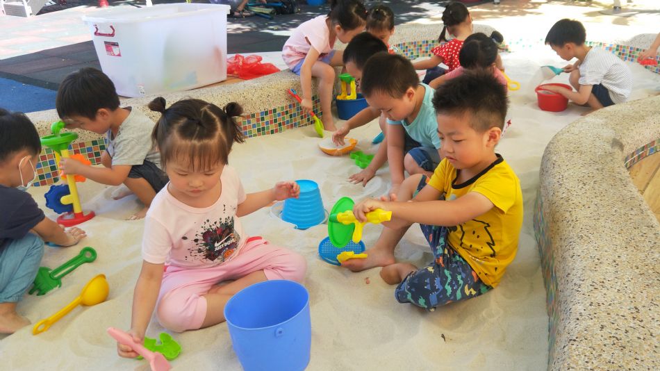 文件 : <FONT COLOR='red'>(109.06.22)玩沙趣-4.JPG</FONT> <BR> 尺寸 : <FONT COLOR='blue'>950 × 534</FONT> 圖元 <BR> 格式 : <FONT COLOR='green'>jpg</FONT> <BR> 大小 : <FONT COLOR='green'> -- </FONT> KB