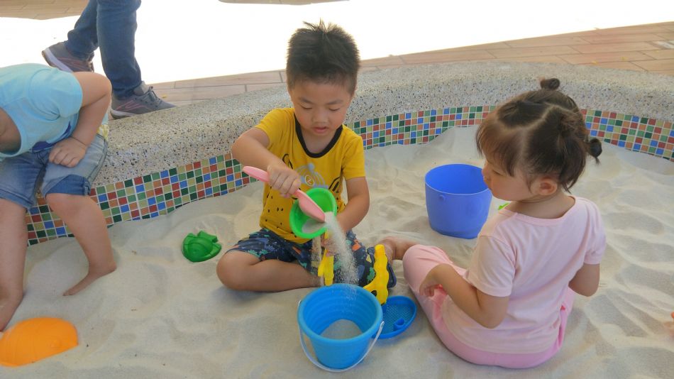 文件 : <FONT COLOR='red'>(109.06.22)玩沙趣-6.JPG</FONT> <BR> 尺寸 : <FONT COLOR='blue'>950 × 534</FONT> 圖元 <BR> 格式 : <FONT COLOR='green'>jpg</FONT> <BR> 大小 : <FONT COLOR='green'> -- </FONT> KB