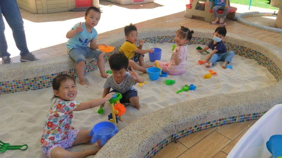 文件 : <FONT COLOR='red'>(109.06.22)玩沙趣-9.JPG</FONT> <BR> 尺寸 : <FONT COLOR='blue'>950 × 534</FONT> 圖元 <BR> 格式 : <FONT COLOR='green'>jpg</FONT> <BR> 大小 : <FONT COLOR='green'> -- </FONT> KB