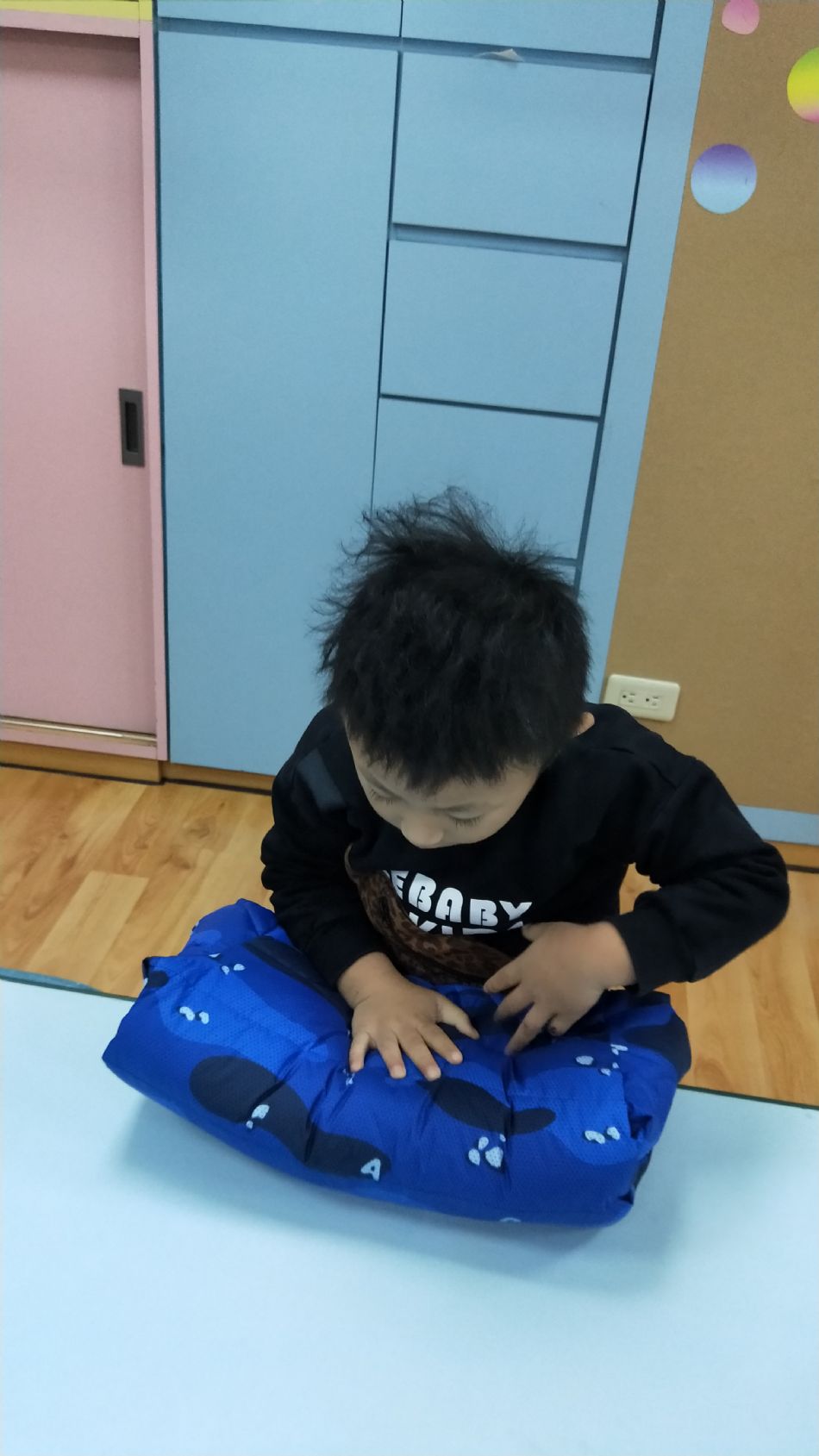 文件 : <FONT COLOR='red'>(109.01.13)摺衣服-12.JPG</FONT> <BR> 尺寸 : <FONT COLOR='blue'>950 × 1689</FONT> 圖元 <BR> 格式 : <FONT COLOR='green'>jpg</FONT> <BR> 大小 : <FONT COLOR='green'> -- </FONT> KB