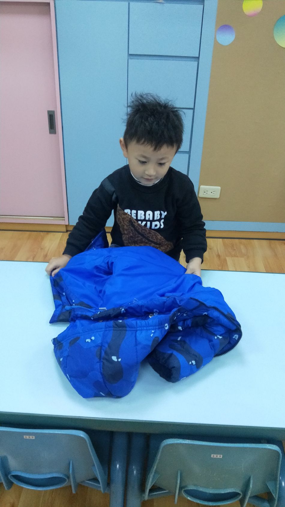 文件 : <FONT COLOR='red'>(109.01.13)摺衣服-5.JPG</FONT> <BR> 尺寸 : <FONT COLOR='blue'>950 × 1689</FONT> 圖元 <BR> 格式 : <FONT COLOR='green'>jpg</FONT> <BR> 大小 : <FONT COLOR='green'> -- </FONT> KB