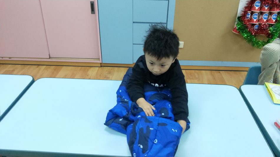 文件 : <FONT COLOR='red'>(109.01.13)摺衣服-8.JPG</FONT> <BR> 尺寸 : <FONT COLOR='blue'>950 × 534</FONT> 圖元 <BR> 格式 : <FONT COLOR='green'>jpg</FONT> <BR> 大小 : <FONT COLOR='green'> -- </FONT> KB