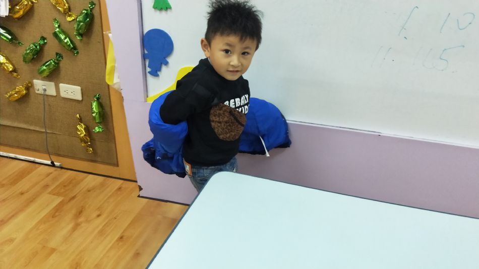 文件 : <FONT COLOR='red'>(109.01.13)摺衣服-9.JPG</FONT> <BR> 尺寸 : <FONT COLOR='blue'>950 × 534</FONT> 圖元 <BR> 格式 : <FONT COLOR='green'>jpg</FONT> <BR> 大小 : <FONT COLOR='green'> -- </FONT> KB