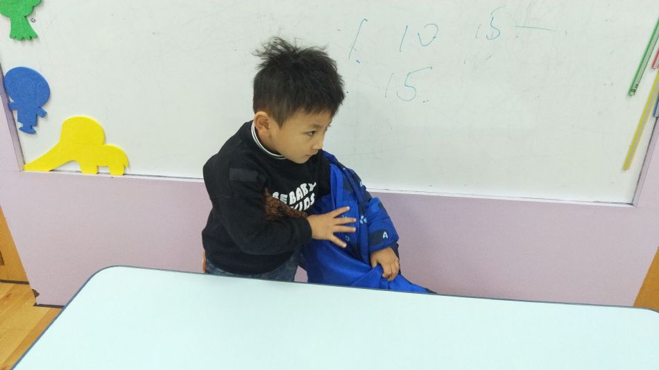 文件 : <FONT COLOR='red'>(109.01.13)摺衣服.JPG</FONT> <BR> 尺寸 : <FONT COLOR='blue'>950 × 534</FONT> 圖元 <BR> 格式 : <FONT COLOR='green'>jpg</FONT> <BR> 大小 : <FONT COLOR='green'> -- </FONT> KB