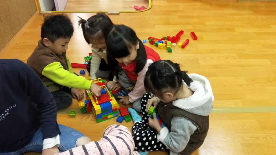 文件 : <FONT COLOR='red'>(109.01.14)樂高-5.JPG</FONT> <BR> 尺寸 : <FONT COLOR='blue'>950 × 534</FONT> 圖元 <BR> 格式 : <FONT COLOR='green'>jpg</FONT> <BR> 大小 : <FONT COLOR='green'> -- </FONT> KB