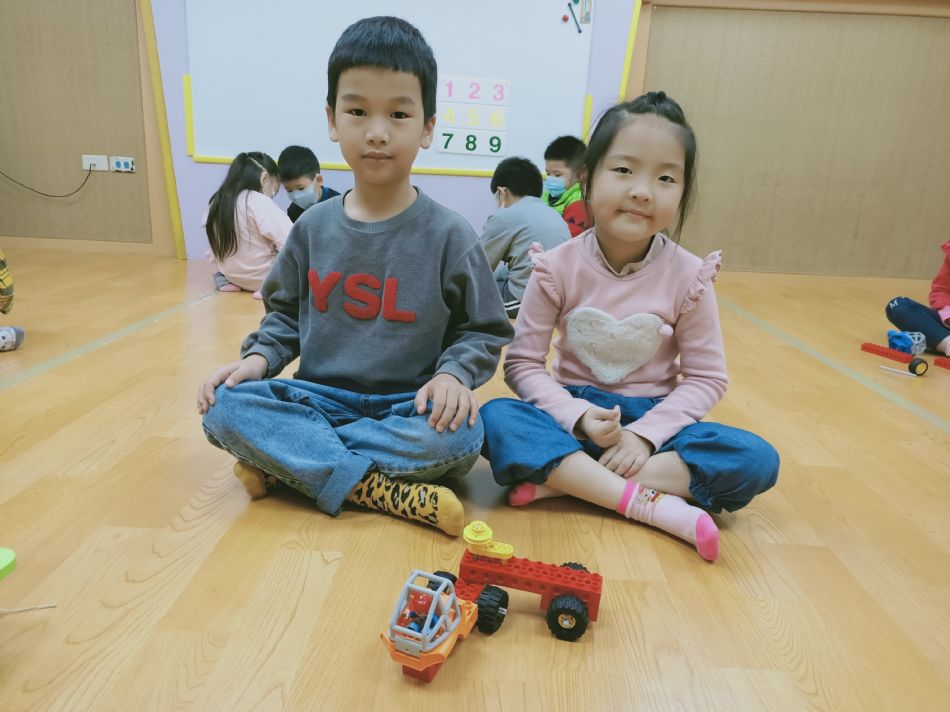 文件 : <FONT COLOR='red'>(109.04.06)樂高【聯結車】-1.JPG</FONT> <BR> 尺寸 : <FONT COLOR='blue'>950 × 712</FONT> 圖元 <BR> 格式 : <FONT COLOR='green'>jpg</FONT> <BR> 大小 : <FONT COLOR='green'> -- </FONT> KB