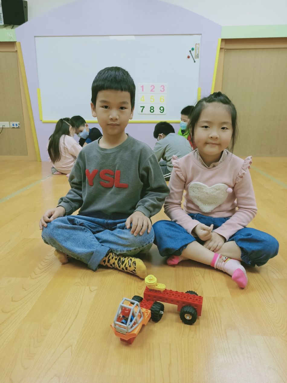 文件 : <FONT COLOR='red'>(109.04.06)樂高【聯結車】-5.JPG</FONT> <BR> 尺寸 : <FONT COLOR='blue'>950 × 1267</FONT> 圖元 <BR> 格式 : <FONT COLOR='green'>jpg</FONT> <BR> 大小 : <FONT COLOR='green'> -- </FONT> KB