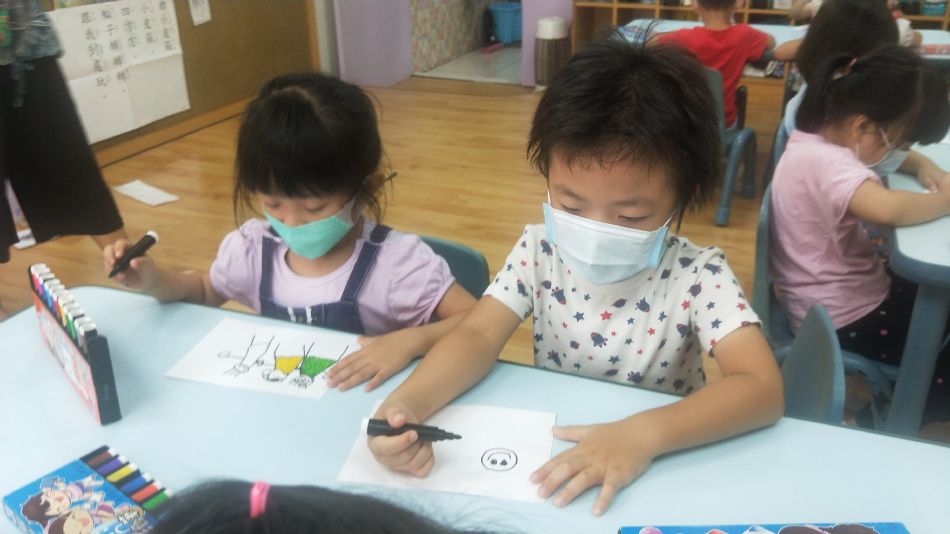 文件 : <FONT COLOR='red'>(109.06.19)美感課【龍舟】-1.JPG</FONT> <BR> 尺寸 : <FONT COLOR='blue'>950 × 534</FONT> 圖元 <BR> 格式 : <FONT COLOR='green'>jpg</FONT> <BR> 大小 : <FONT COLOR='green'> -- </FONT> KB