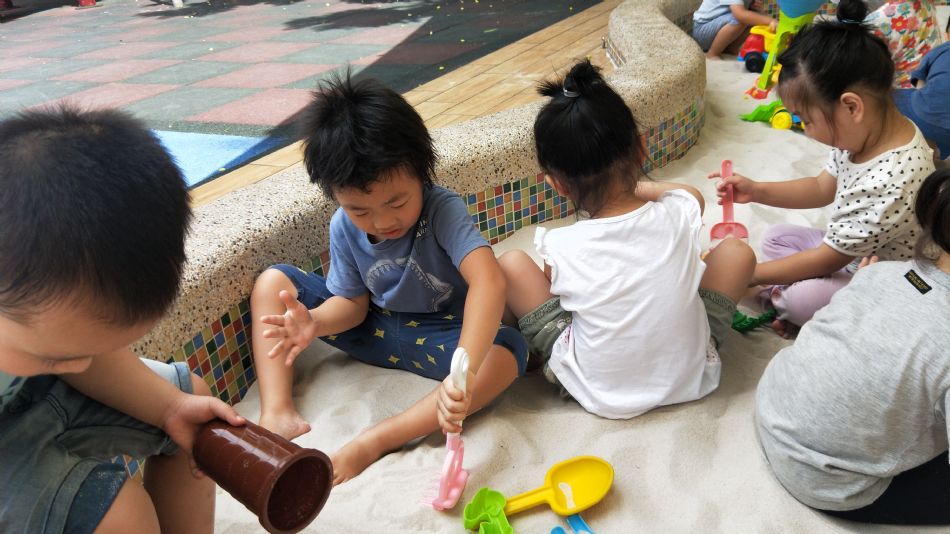 文件 : <FONT COLOR='red'>(109.06.20)第一次玩沙趣-1.JPG</FONT> <BR> 尺寸 : <FONT COLOR='blue'>950 × 534</FONT> 圖元 <BR> 格式 : <FONT COLOR='green'>jpg</FONT> <BR> 大小 : <FONT COLOR='green'> -- </FONT> KB