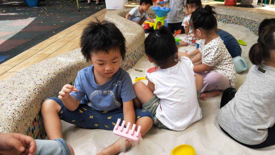 文件 : <FONT COLOR='red'>(109.06.20)第一次玩沙趣-2.JPG</FONT> <BR> 尺寸 : <FONT COLOR='blue'>950 × 534</FONT> 圖元 <BR> 格式 : <FONT COLOR='green'>jpg</FONT> <BR> 大小 : <FONT COLOR='green'> -- </FONT> KB