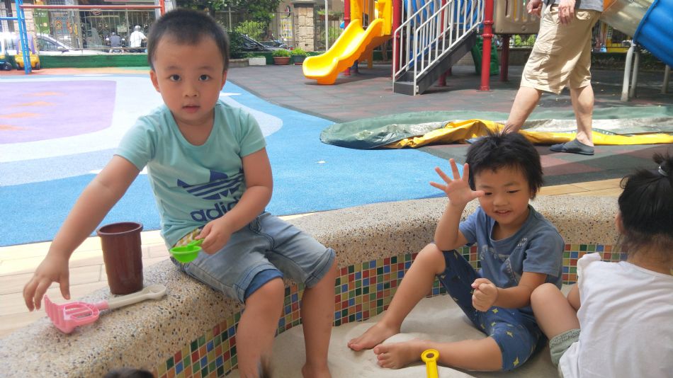 文件 : <FONT COLOR='red'>(109.06.20)第一次玩沙趣-3.JPG</FONT> <BR> 尺寸 : <FONT COLOR='blue'>950 × 534</FONT> 圖元 <BR> 格式 : <FONT COLOR='green'>jpg</FONT> <BR> 大小 : <FONT COLOR='green'> -- </FONT> KB