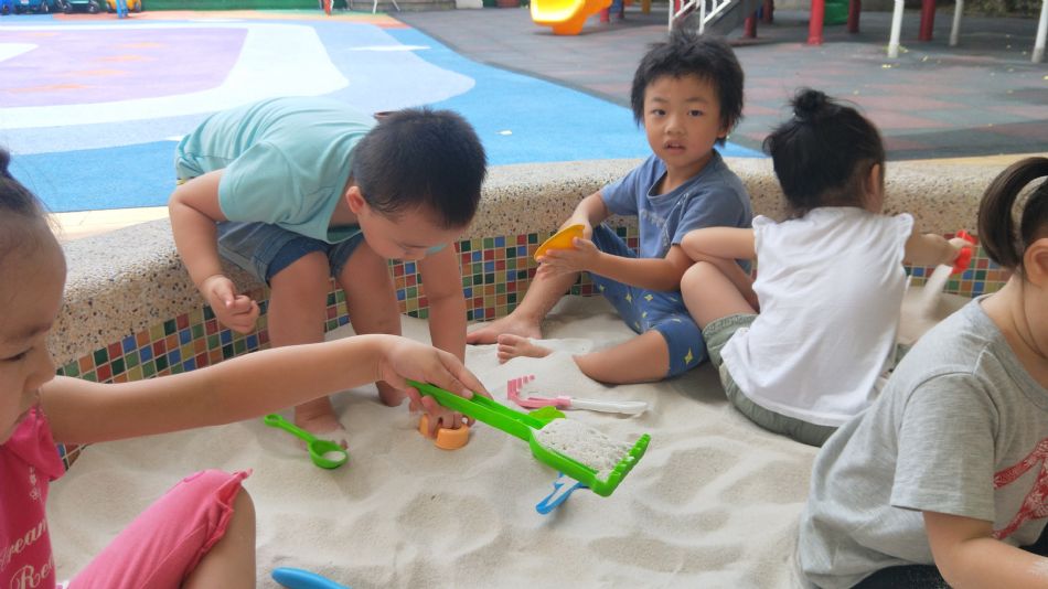 文件 : <FONT COLOR='red'>(109.06.20)第一次玩沙趣-4.JPG</FONT> <BR> 尺寸 : <FONT COLOR='blue'>950 × 534</FONT> 圖元 <BR> 格式 : <FONT COLOR='green'>jpg</FONT> <BR> 大小 : <FONT COLOR='green'> -- </FONT> KB