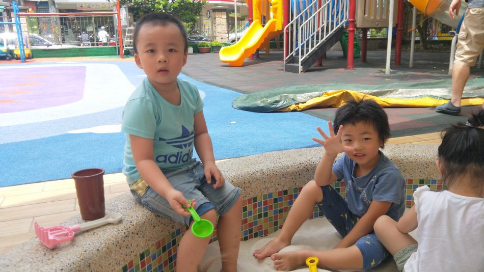 文件 : <FONT COLOR='red'>(109.06.20)第一次玩沙趣.JPG</FONT> <BR> 尺寸 : <FONT COLOR='blue'>950 × 534</FONT> 圖元 <BR> 格式 : <FONT COLOR='green'>jpg</FONT> <BR> 大小 : <FONT COLOR='green'> -- </FONT> KB