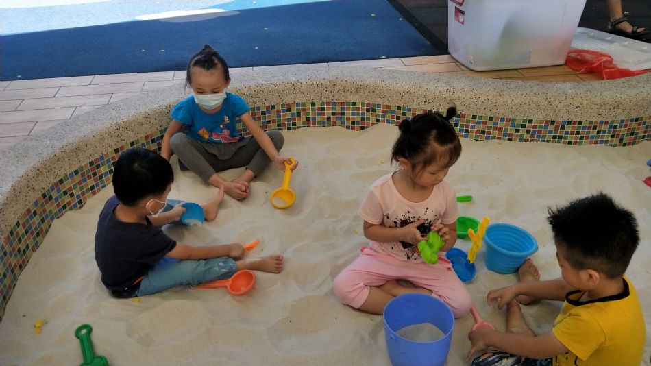 文件 : <FONT COLOR='red'>(109.06.22)玩沙趣-2.JPG</FONT> <BR> 尺寸 : <FONT COLOR='blue'>950 × 534</FONT> 圖元 <BR> 格式 : <FONT COLOR='green'>jpg</FONT> <BR> 大小 : <FONT COLOR='green'> -- </FONT> KB