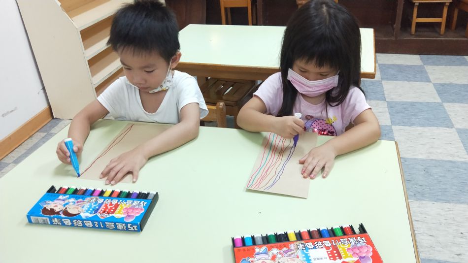 文件 : <FONT COLOR='red'>(109.06.05)美感課【包粽子】-1.JPG</FONT> <BR> 尺寸 : <FONT COLOR='blue'>950 × 534</FONT> 圖元 <BR> 格式 : <FONT COLOR='green'>jpg</FONT> <BR> 大小 : <FONT COLOR='green'> -- </FONT> KB