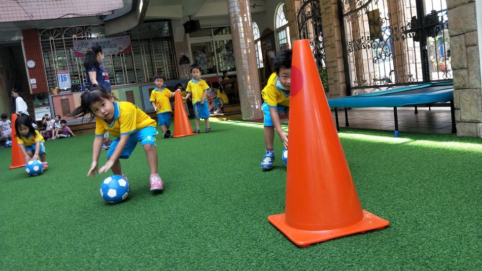 文件 : <FONT COLOR='red'>(109.06.17)體能課.JPG</FONT> <BR> 尺寸 : <FONT COLOR='blue'>950 × 534</FONT> 圖元 <BR> 格式 : <FONT COLOR='green'>jpg</FONT> <BR> 大小 : <FONT COLOR='green'> -- </FONT> KB