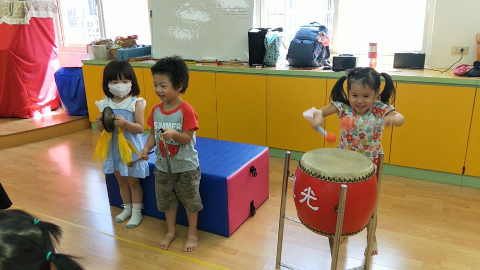 文件 : <FONT COLOR='red'>(109.06.18)音樂課.JPG</FONT> <BR> 尺寸 : <FONT COLOR='blue'>950 × 534</FONT> 圖元 <BR> 格式 : <FONT COLOR='green'>jpg</FONT> <BR> 大小 : <FONT COLOR='green'> -- </FONT> KB