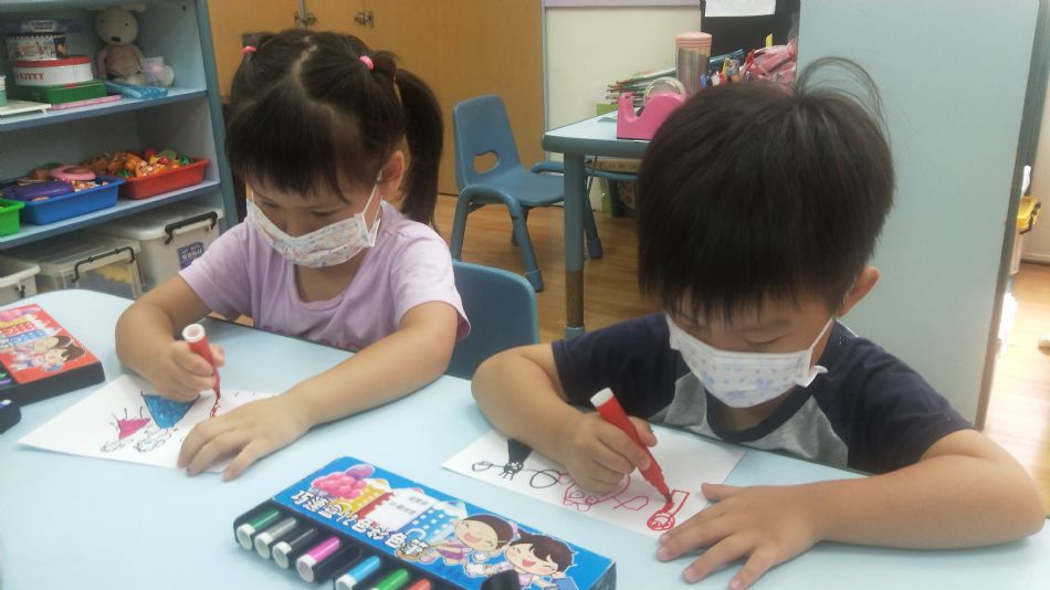 文件 : <FONT COLOR='red'>(109.06.19)美感課【龍舟】-1.JPG</FONT> <BR> 尺寸 : <FONT COLOR='blue'>950 × 534</FONT> 圖元 <BR> 格式 : <FONT COLOR='green'>jpg</FONT> <BR> 大小 : <FONT COLOR='green'> -- </FONT> KB