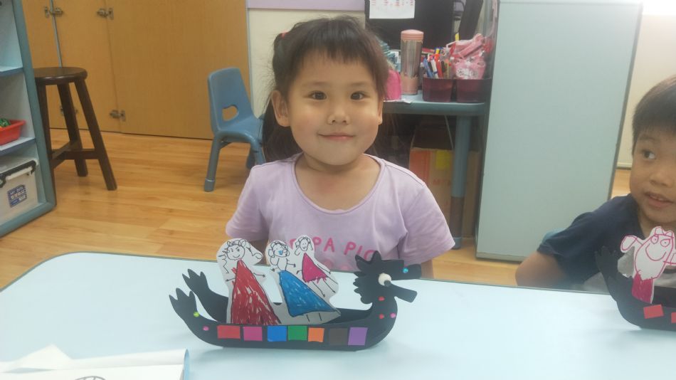 文件 : <FONT COLOR='red'>(109.06.19)美感課【龍舟】-2.JPG</FONT> <BR> 尺寸 : <FONT COLOR='blue'>950 × 534</FONT> 圖元 <BR> 格式 : <FONT COLOR='green'>jpg</FONT> <BR> 大小 : <FONT COLOR='green'> -- </FONT> KB