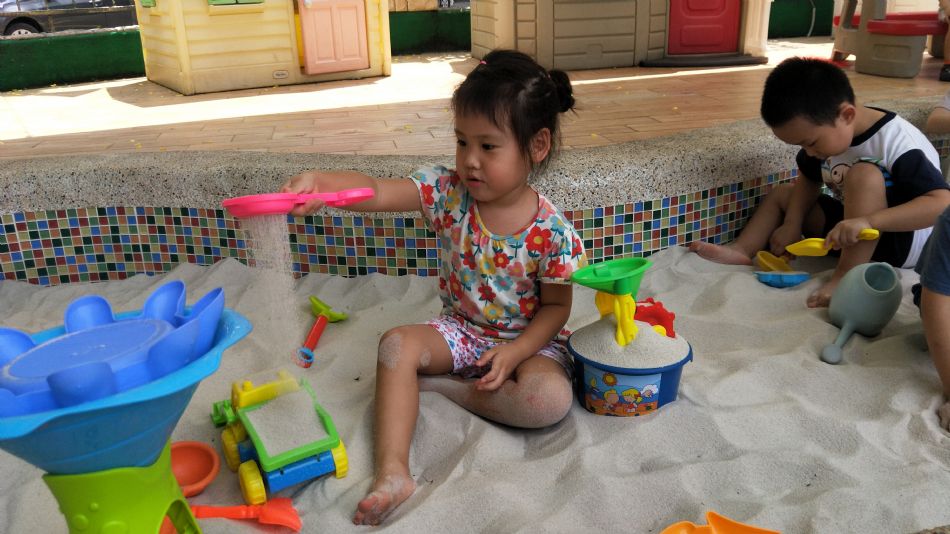 文件 : <FONT COLOR='red'>(109.06.20)第一次玩沙趣-2.JPG</FONT> <BR> 尺寸 : <FONT COLOR='blue'>950 × 534</FONT> 圖元 <BR> 格式 : <FONT COLOR='green'>jpg</FONT> <BR> 大小 : <FONT COLOR='green'> -- </FONT> KB