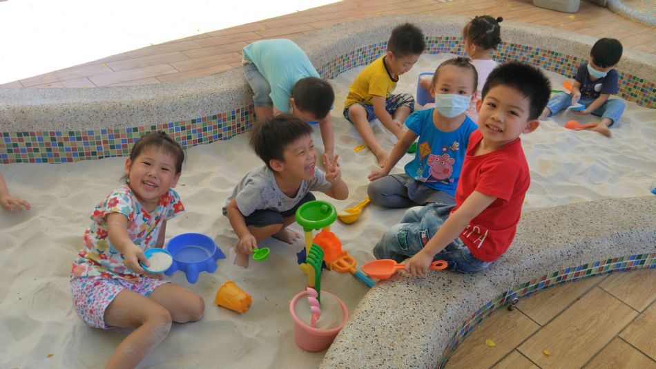 文件 : <FONT COLOR='red'>(109.06.22)玩沙趣-10.JPG</FONT> <BR> 尺寸 : <FONT COLOR='blue'>950 × 534</FONT> 圖元 <BR> 格式 : <FONT COLOR='green'>jpg</FONT> <BR> 大小 : <FONT COLOR='green'> -- </FONT> KB