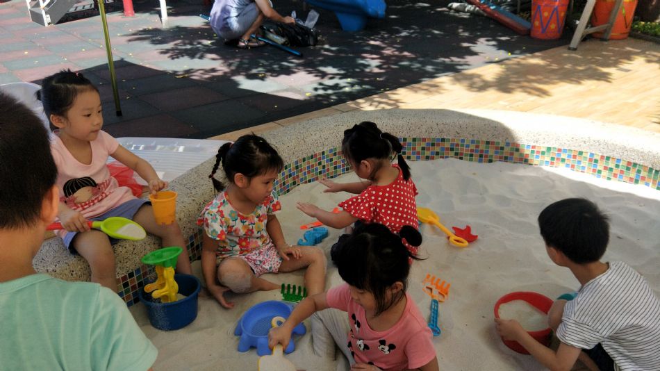 文件 : <FONT COLOR='red'>(109.06.22)玩沙趣-11.JPG</FONT> <BR> 尺寸 : <FONT COLOR='blue'>950 × 534</FONT> 圖元 <BR> 格式 : <FONT COLOR='green'>jpg</FONT> <BR> 大小 : <FONT COLOR='green'> -- </FONT> KB