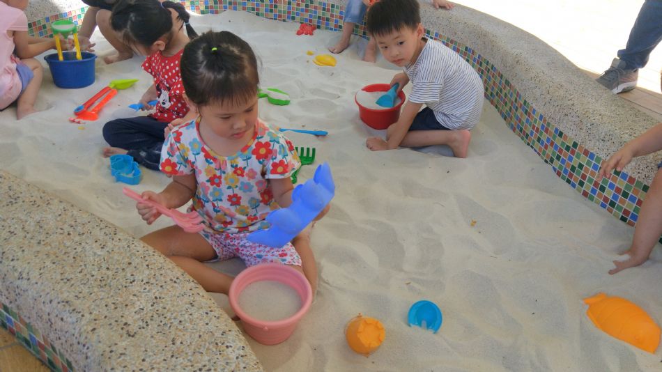 文件 : <FONT COLOR='red'>(109.06.22)玩沙趣-4.JPG</FONT> <BR> 尺寸 : <FONT COLOR='blue'>950 × 534</FONT> 圖元 <BR> 格式 : <FONT COLOR='green'>jpg</FONT> <BR> 大小 : <FONT COLOR='green'> -- </FONT> KB