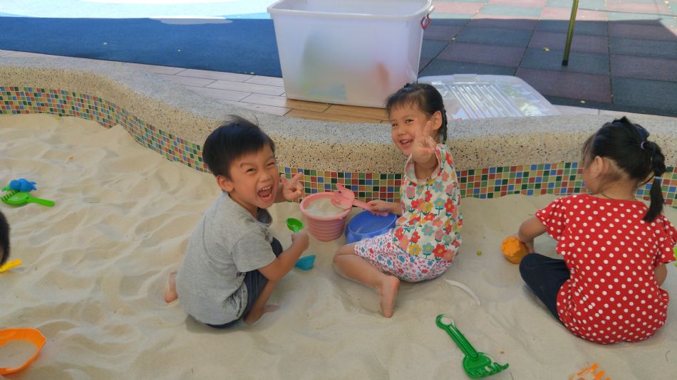 文件 : <FONT COLOR='red'>(109.06.22)玩沙趣-7.JPG</FONT> <BR> 尺寸 : <FONT COLOR='blue'>950 × 534</FONT> 圖元 <BR> 格式 : <FONT COLOR='green'>jpg</FONT> <BR> 大小 : <FONT COLOR='green'> -- </FONT> KB