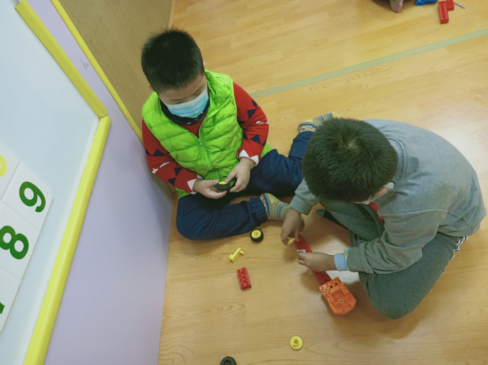 文件 : <FONT COLOR='red'>(109.04.06)樂高【聯結車】-4.JPG</FONT> <BR> 尺寸 : <FONT COLOR='blue'>950 × 712</FONT> 圖元 <BR> 格式 : <FONT COLOR='green'>jpg</FONT> <BR> 大小 : <FONT COLOR='green'> -- </FONT> KB