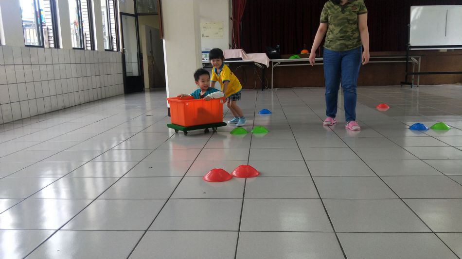 文件 : <FONT COLOR='red'>(109.05.27)體能課-7.JPG</FONT> <BR> 尺寸 : <FONT COLOR='blue'>950 × 534</FONT> 圖元 <BR> 格式 : <FONT COLOR='green'>jpg</FONT> <BR> 大小 : <FONT COLOR='green'> -- </FONT> KB