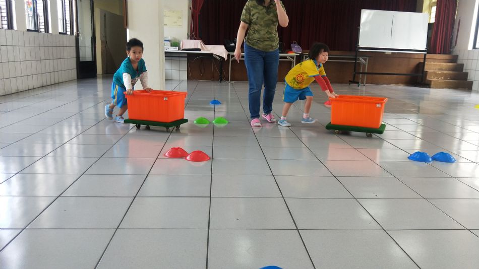 文件 : <FONT COLOR='red'>(109.05.27)體能課.JPG</FONT> <BR> 尺寸 : <FONT COLOR='blue'>950 × 534</FONT> 圖元 <BR> 格式 : <FONT COLOR='green'>jpg</FONT> <BR> 大小 : <FONT COLOR='green'> -- </FONT> KB