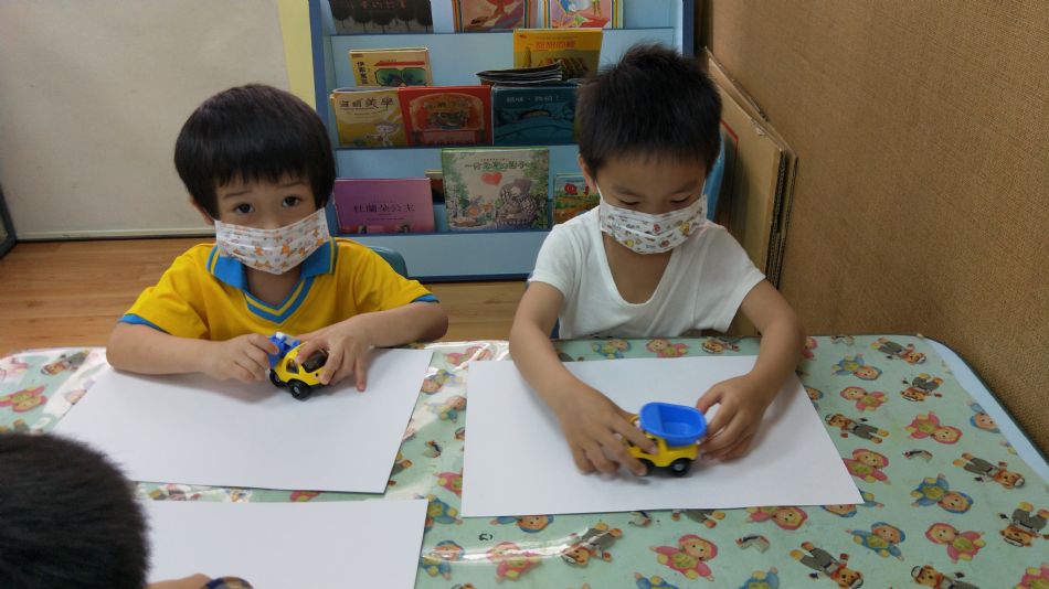 文件 : <FONT COLOR='red'>(109.05.29)美感課-2.JPG</FONT> <BR> 尺寸 : <FONT COLOR='blue'>950 × 534</FONT> 圖元 <BR> 格式 : <FONT COLOR='green'>jpg</FONT> <BR> 大小 : <FONT COLOR='green'> -- </FONT> KB