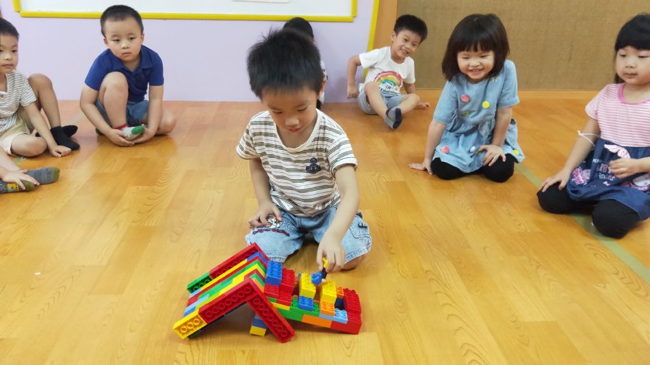 文件 : <FONT COLOR='red'>(109.06.02)樂高【溜滑梯】.JPG</FONT> <BR> 尺寸 : <FONT COLOR='blue'>950 × 534</FONT> 圖元 <BR> 格式 : <FONT COLOR='green'>jpg</FONT> <BR> 大小 : <FONT COLOR='green'> -- </FONT> KB