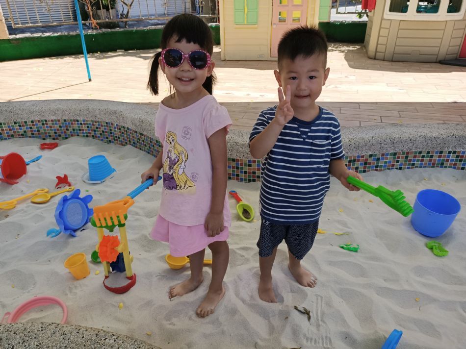 文件 : <FONT COLOR='red'>(109.06.22)開心玩沙-1.JPG</FONT> <BR> 尺寸 : <FONT COLOR='blue'>950 × 712</FONT> 圖元 <BR> 格式 : <FONT COLOR='green'>jpg</FONT> <BR> 大小 : <FONT COLOR='green'> -- </FONT> KB