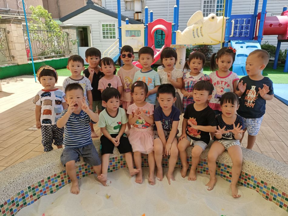 文件 : <FONT COLOR='red'>(109.06.22)開心玩沙-7.JPG</FONT> <BR> 尺寸 : <FONT COLOR='blue'>950 × 712</FONT> 圖元 <BR> 格式 : <FONT COLOR='green'>jpg</FONT> <BR> 大小 : <FONT COLOR='green'> -- </FONT> KB