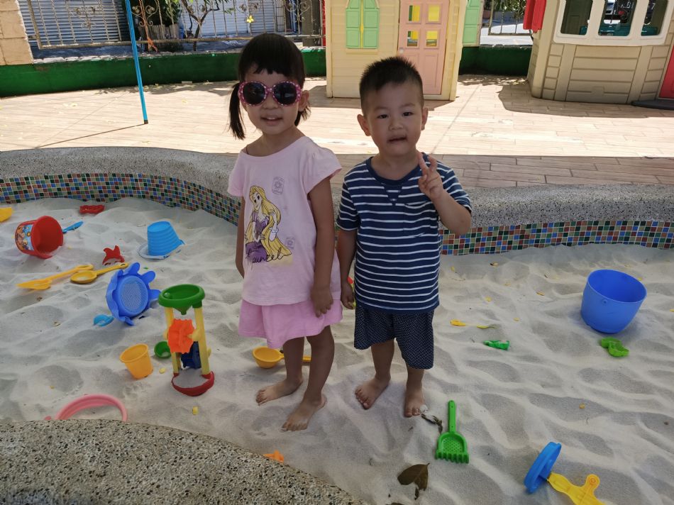 文件 : <FONT COLOR='red'>(109.06.22)開心玩沙-9.JPG</FONT> <BR> 尺寸 : <FONT COLOR='blue'>950 × 712</FONT> 圖元 <BR> 格式 : <FONT COLOR='green'>jpg</FONT> <BR> 大小 : <FONT COLOR='green'> -- </FONT> KB