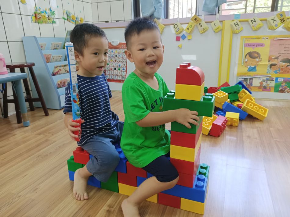 文件 : <FONT COLOR='red'>(109.06.23)樂高【騎木馬】-2.JPG</FONT> <BR> 尺寸 : <FONT COLOR='blue'>950 × 712</FONT> 圖元 <BR> 格式 : <FONT COLOR='green'>jpg</FONT> <BR> 大小 : <FONT COLOR='green'> -- </FONT> KB