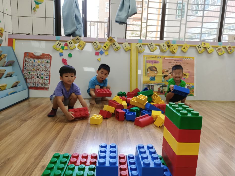 文件 : <FONT COLOR='red'>(109.06.23)樂高【騎木馬】-3.JPG</FONT> <BR> 尺寸 : <FONT COLOR='blue'>950 × 712</FONT> 圖元 <BR> 格式 : <FONT COLOR='green'>jpg</FONT> <BR> 大小 : <FONT COLOR='green'> -- </FONT> KB