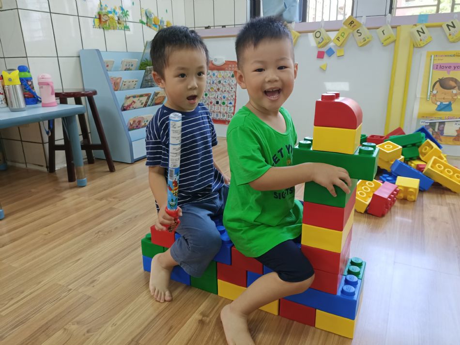 文件 : <FONT COLOR='red'>(109.06.23)樂高【騎木馬】-4.JPG</FONT> <BR> 尺寸 : <FONT COLOR='blue'>950 × 712</FONT> 圖元 <BR> 格式 : <FONT COLOR='green'>jpg</FONT> <BR> 大小 : <FONT COLOR='green'> -- </FONT> KB