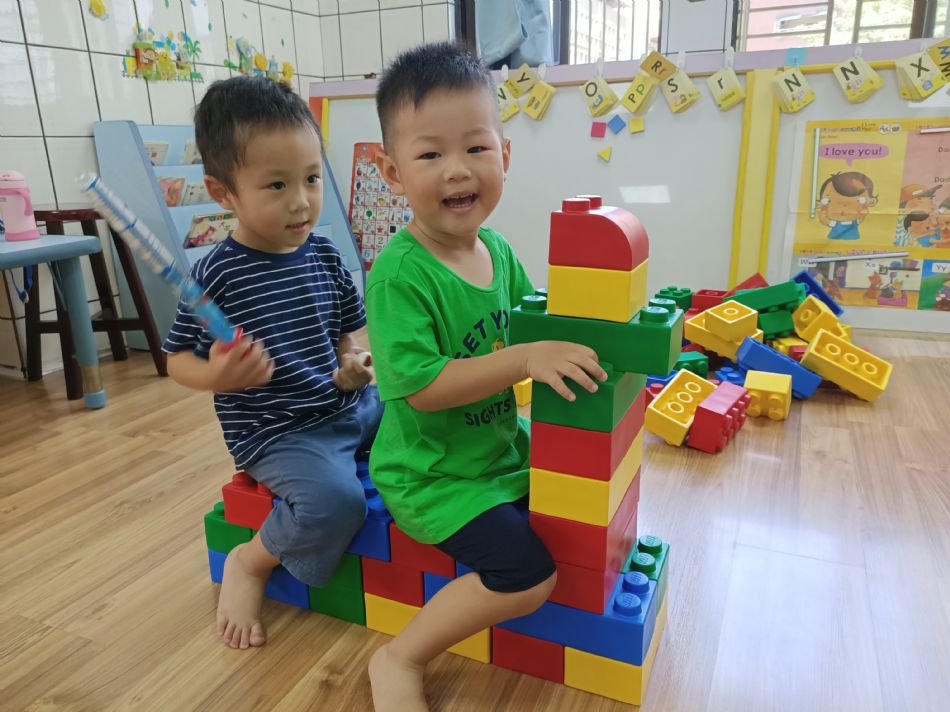 文件 : <FONT COLOR='red'>(109.06.23)樂高【騎木馬】-7.JPG</FONT> <BR> 尺寸 : <FONT COLOR='blue'>950 × 712</FONT> 圖元 <BR> 格式 : <FONT COLOR='green'>jpg</FONT> <BR> 大小 : <FONT COLOR='green'> -- </FONT> KB