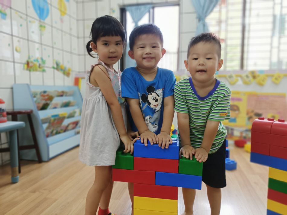 文件 : <FONT COLOR='red'>(109.06.30)樂高【好吃的冰棒】-2.JPG</FONT> <BR> 尺寸 : <FONT COLOR='blue'>950 × 712</FONT> 圖元 <BR> 格式 : <FONT COLOR='green'>jpg</FONT> <BR> 大小 : <FONT COLOR='green'> -- </FONT> KB