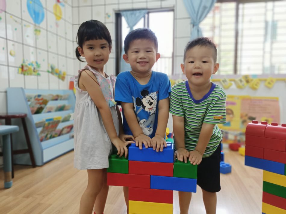 文件 : <FONT COLOR='red'>(109.06.30)樂高【好吃的冰棒】-4.JPG</FONT> <BR> 尺寸 : <FONT COLOR='blue'>950 × 712</FONT> 圖元 <BR> 格式 : <FONT COLOR='green'>jpg</FONT> <BR> 大小 : <FONT COLOR='green'> -- </FONT> KB