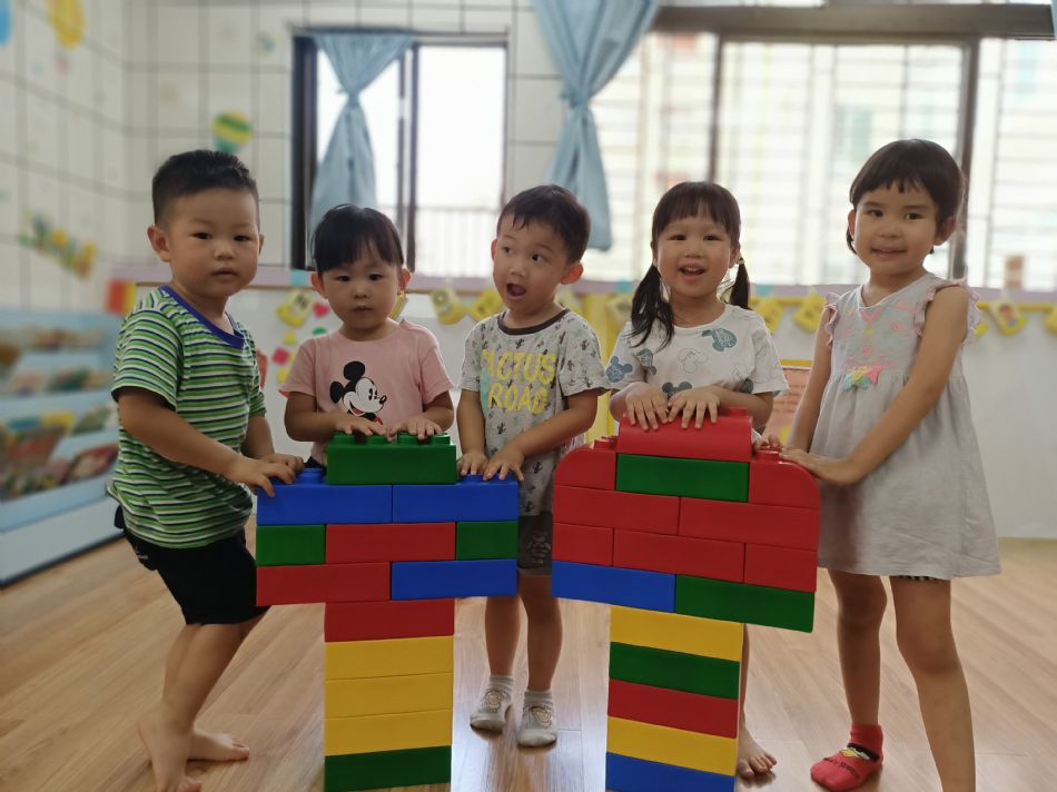 文件 : <FONT COLOR='red'>(109.06.30)樂高【好吃的冰棒】-5.JPG</FONT> <BR> 尺寸 : <FONT COLOR='blue'>950 × 712</FONT> 圖元 <BR> 格式 : <FONT COLOR='green'>jpg</FONT> <BR> 大小 : <FONT COLOR='green'> -- </FONT> KB